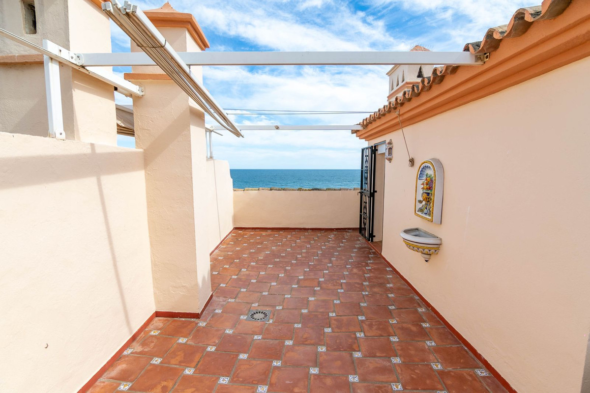 4 Bed Townhouse for sale in Estepona Costa Del Sol, Málaga, Spain