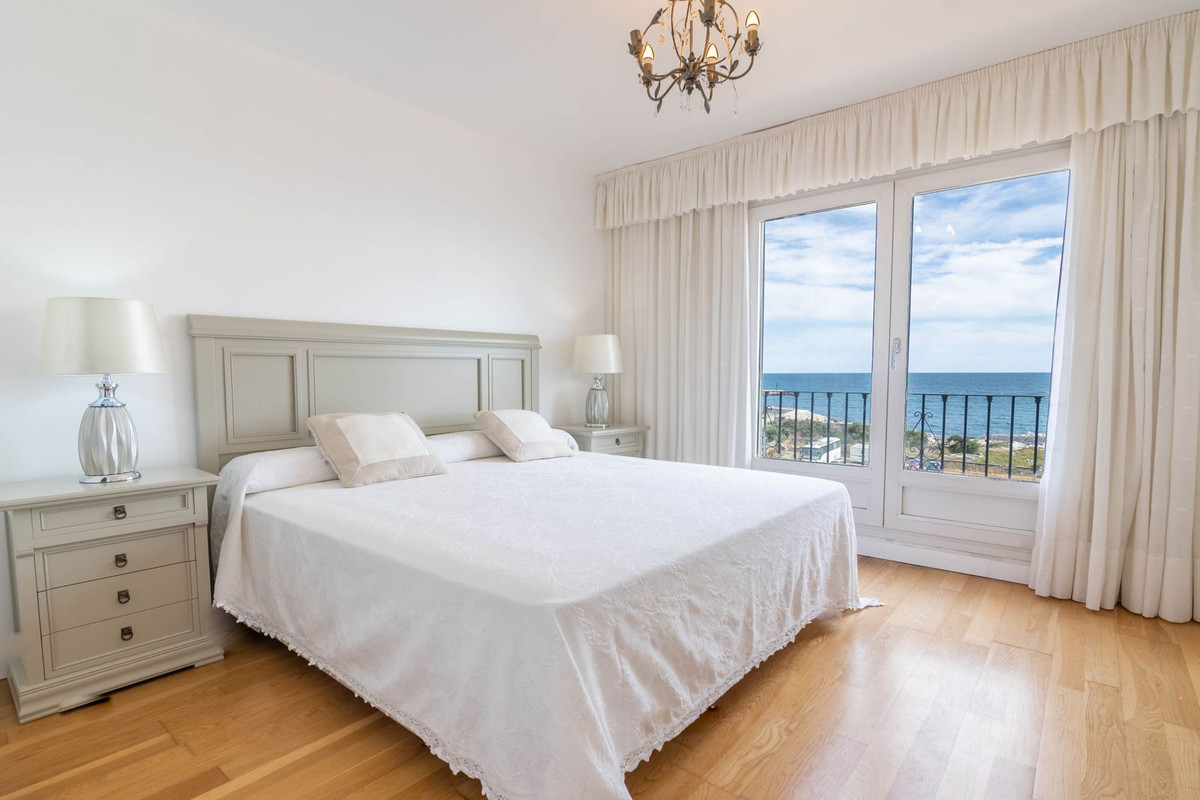 4 Bed Townhouse for sale in Estepona Costa Del Sol, Málaga, Spain