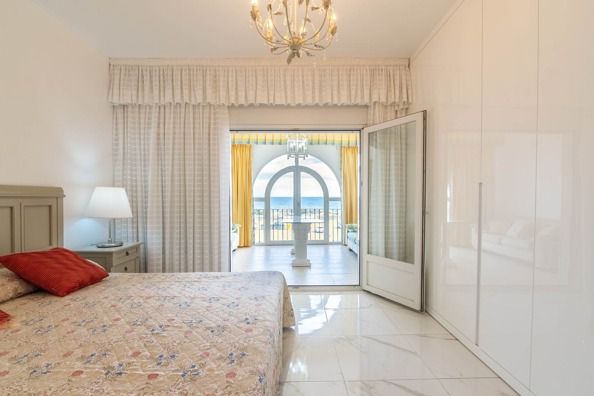 4 Bed Townhouse for sale in Estepona Costa Del Sol, Málaga, Spain