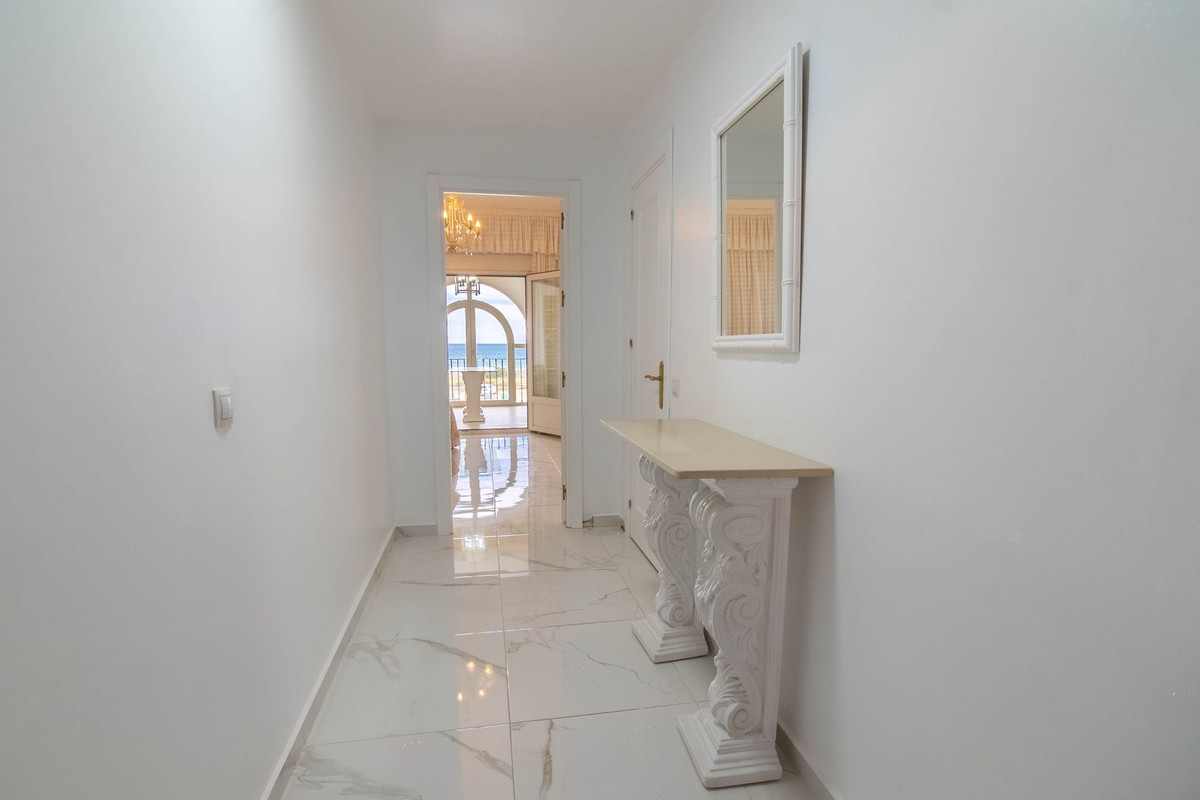 4 Bed Townhouse for sale in Estepona Costa Del Sol, Málaga, Spain
