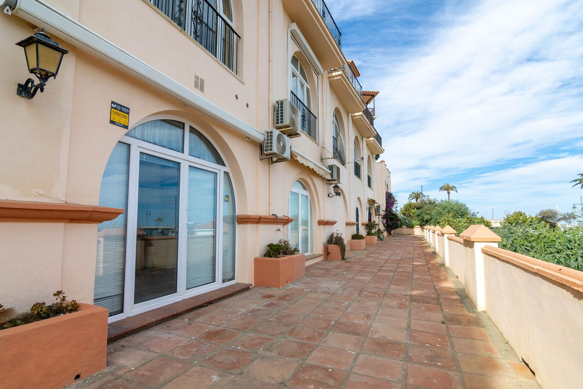 4 Bed Townhouse for sale in Estepona Costa Del Sol, Málaga, Spain