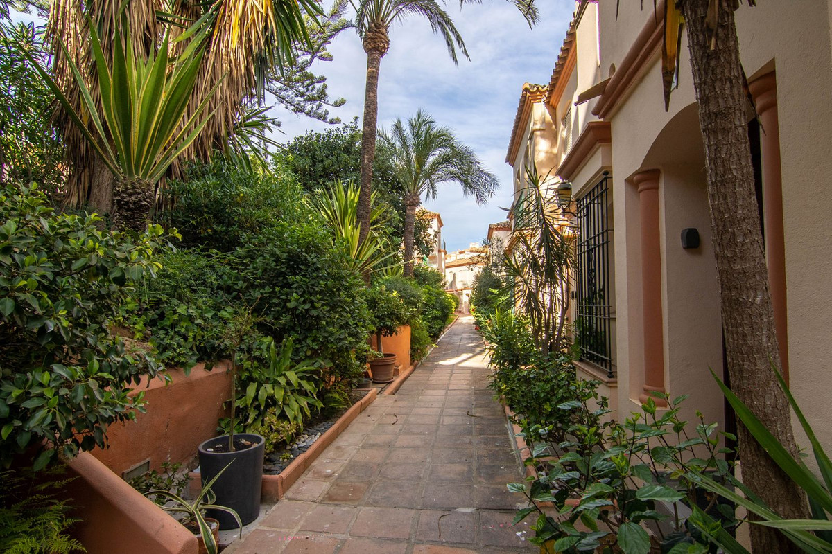 4 Bed Townhouse for sale in Estepona Costa Del Sol, Málaga, Spain
