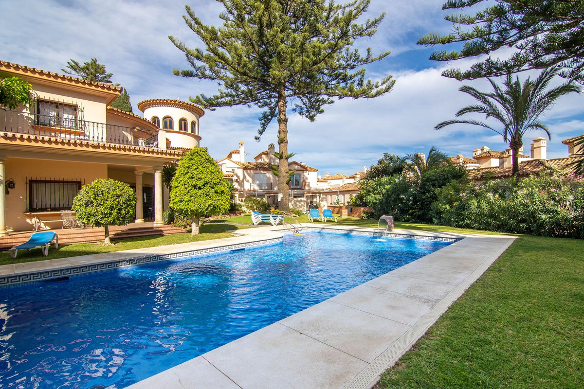 4 Bed Townhouse for sale in Estepona Costa Del Sol, Málaga, Spain