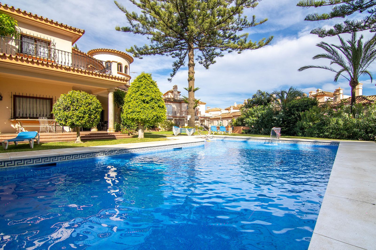 4 Bed Townhouse for sale in Estepona Costa Del Sol, Málaga, Spain