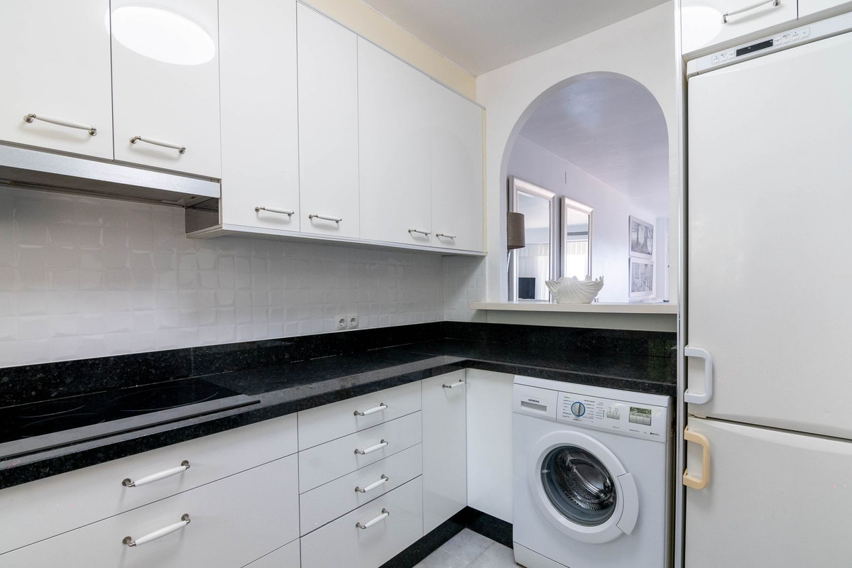 4 Bed Townhouse for sale in Estepona Costa Del Sol, Málaga, Spain