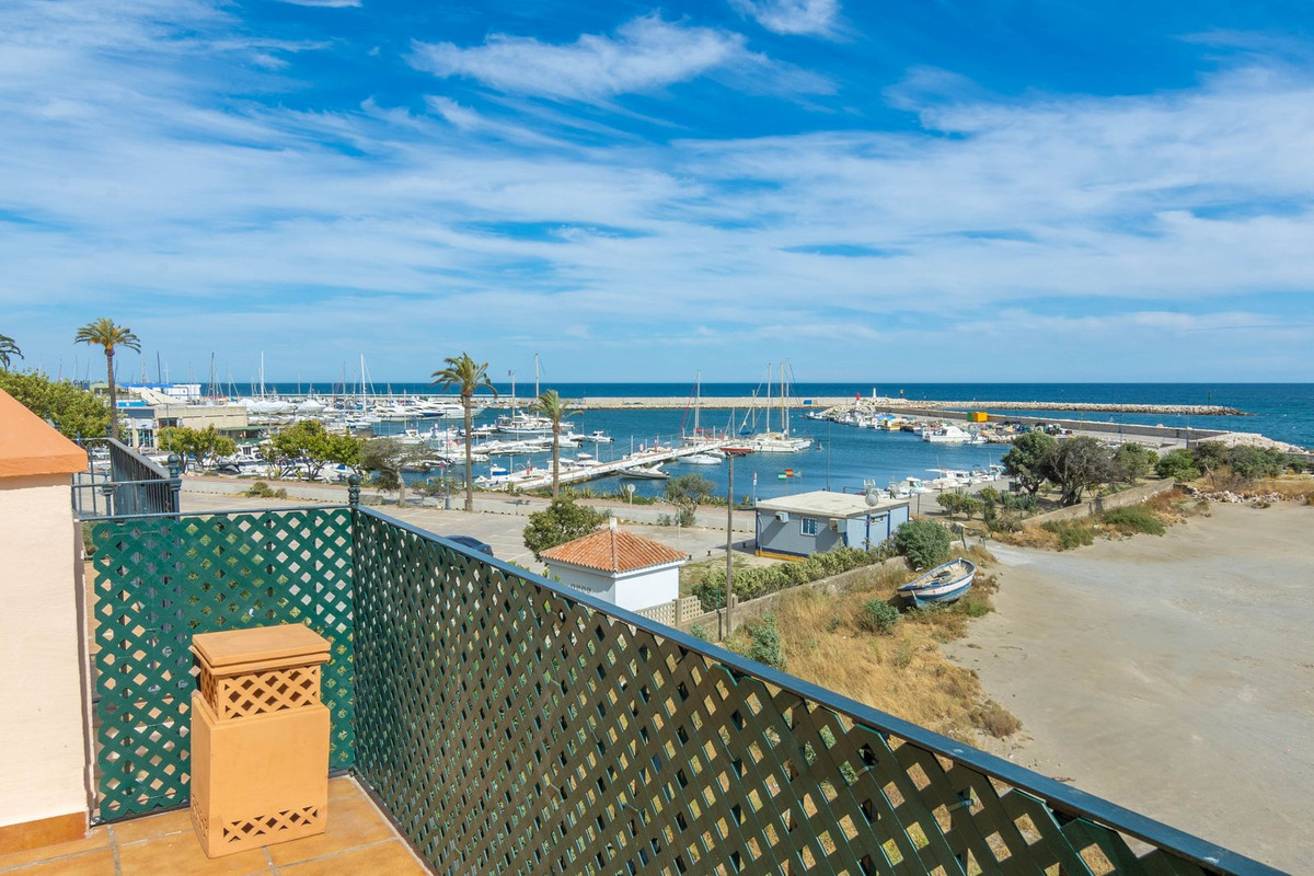 4 Bed Townhouse for sale in Estepona Costa Del Sol, Málaga, Spain
