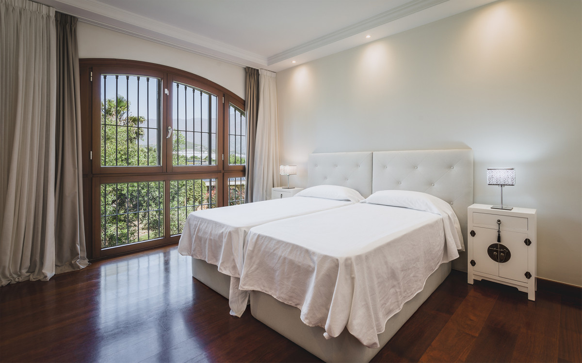Se vende Villa - Chalet de 7 dormitorios en Costa Del Sol, Málaga, España