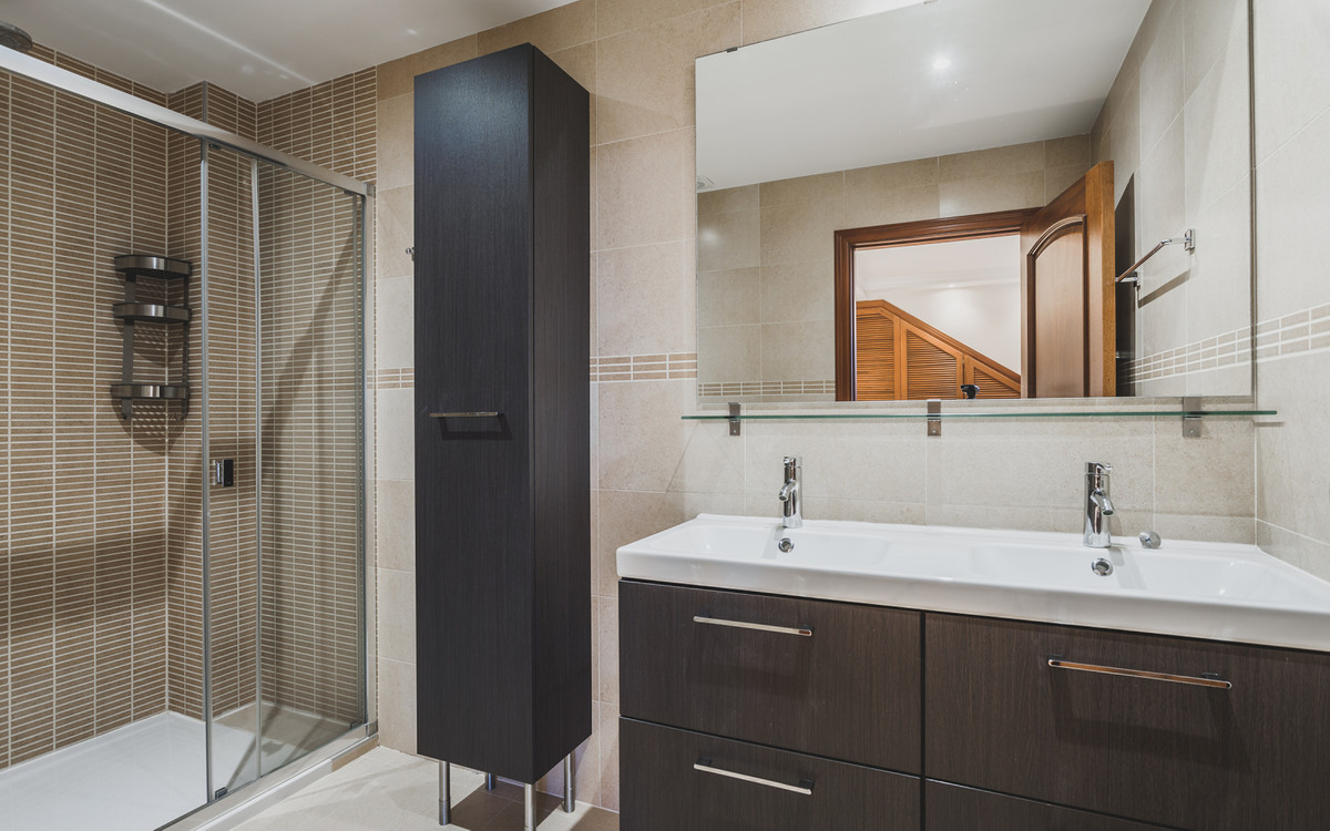 Se vende Villa - Chalet de 7 dormitorios en Costa Del Sol, Málaga, España