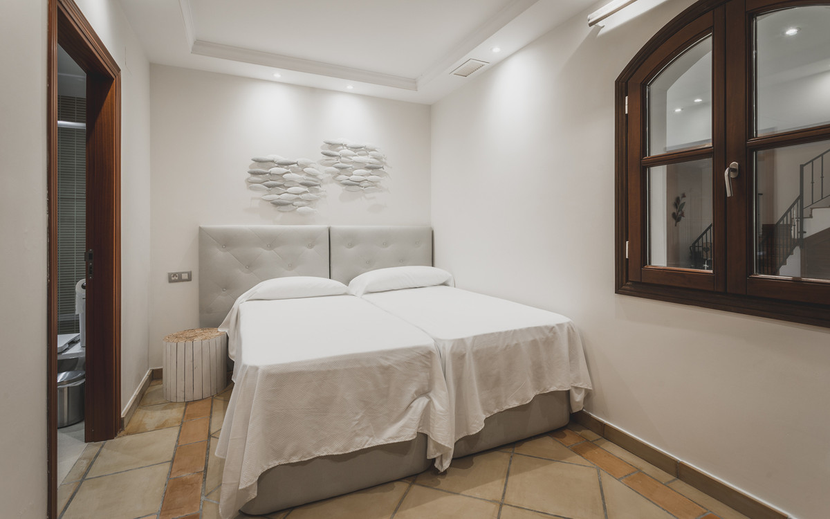 Se vende Villa - Chalet de 7 dormitorios en Costa Del Sol, Málaga, España