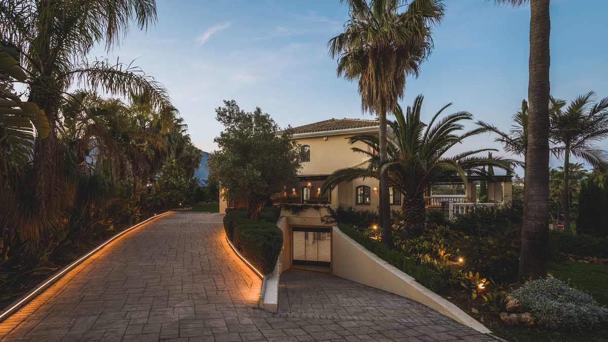 Se vende Villa - Chalet de 7 dormitorios en Costa Del Sol, Málaga, España