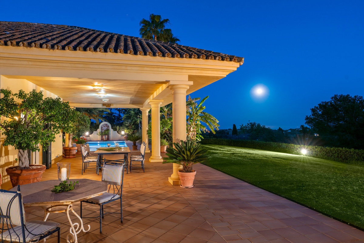 Se vende Villa - Chalet de 6 dormitorios en Costa Del Sol, Cadiz, España
