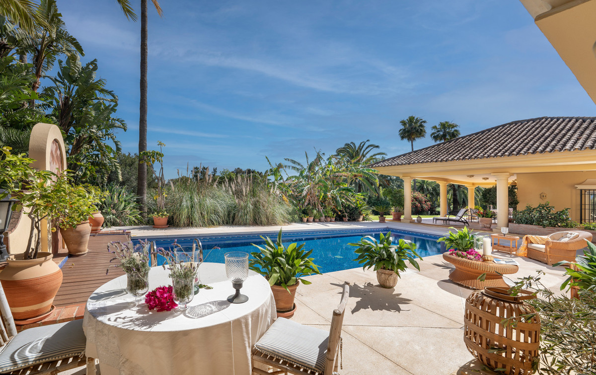 Se vende Villa - Chalet de 6 dormitorios en Costa Del Sol, Cadiz, España