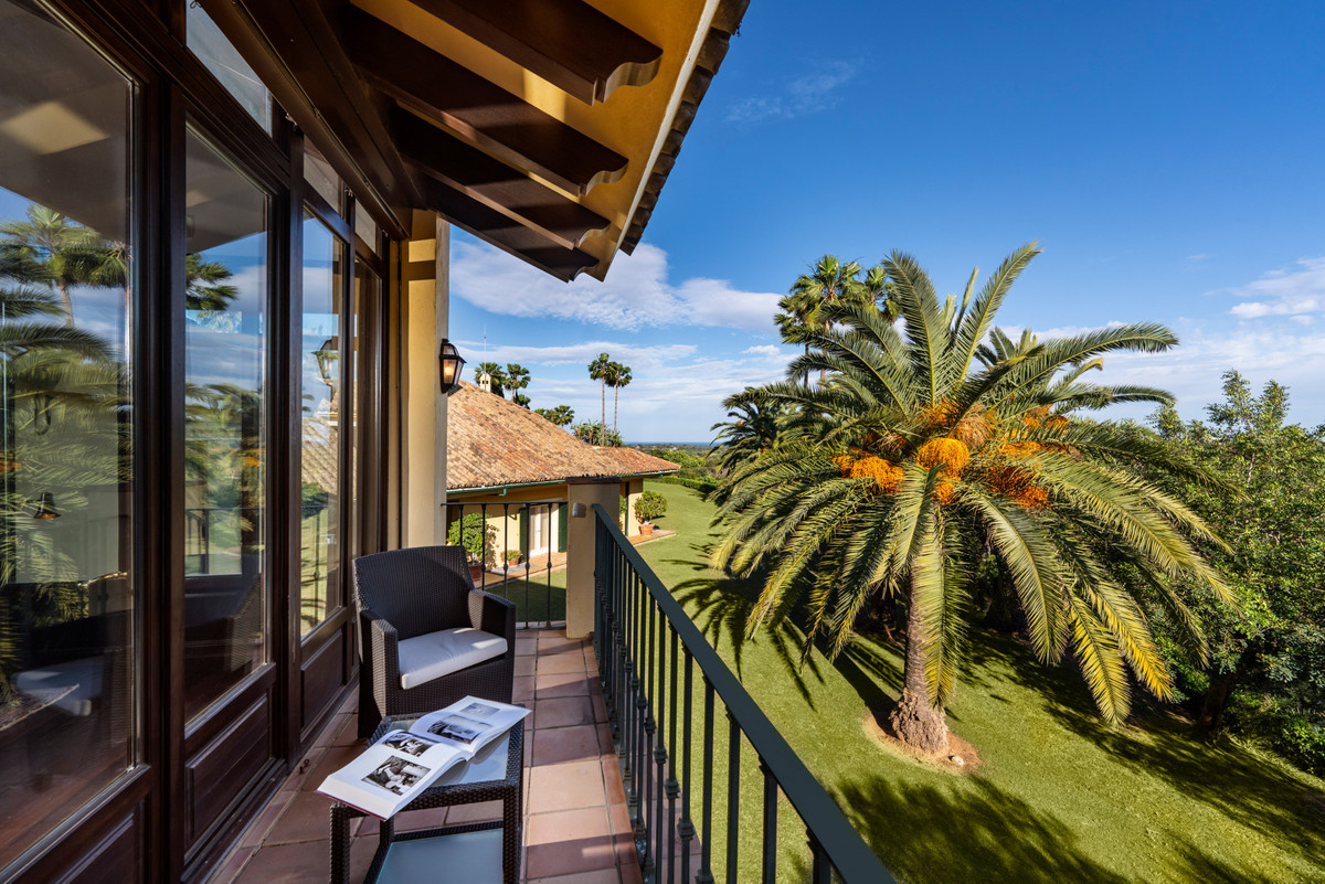 Se vende Villa - Chalet de 6 dormitorios en Costa Del Sol, Cadiz, España