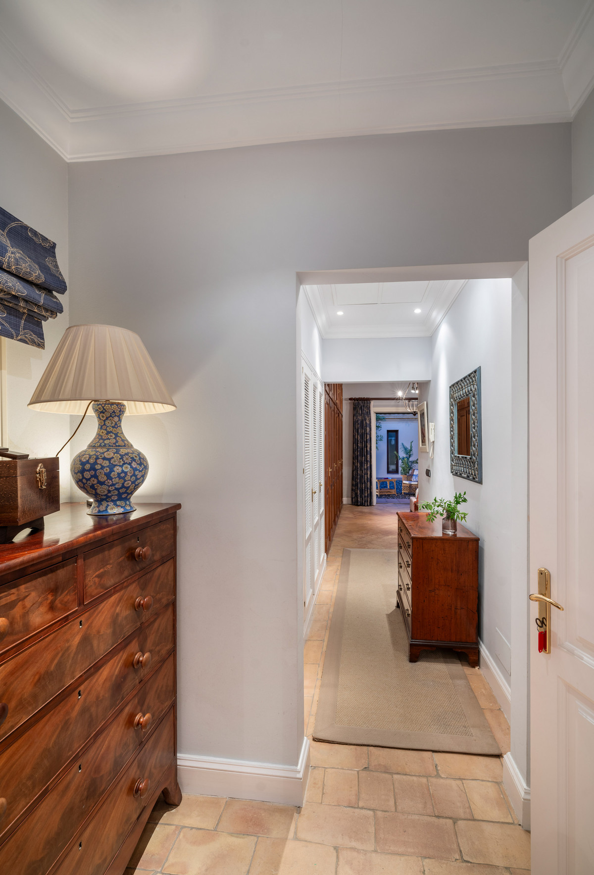 Se vende Villa - Chalet de 6 dormitorios en Costa Del Sol, Cadiz, España