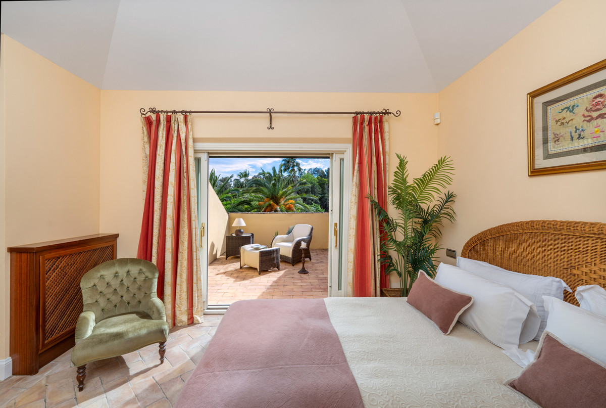 Se vende Villa - Chalet de 6 dormitorios en Costa Del Sol, Cadiz, España