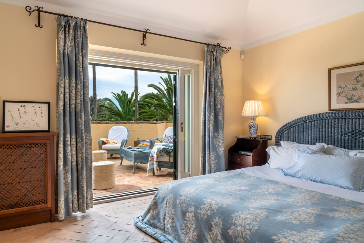 Se vende Villa - Chalet de 6 dormitorios en Costa Del Sol, Cadiz, España