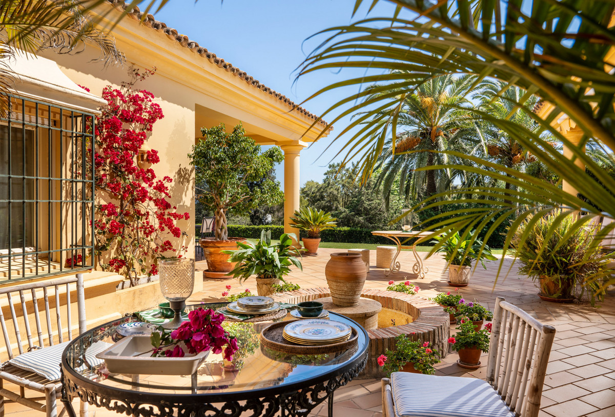 Se vende Villa - Chalet de 6 dormitorios en Costa Del Sol, Cadiz, España