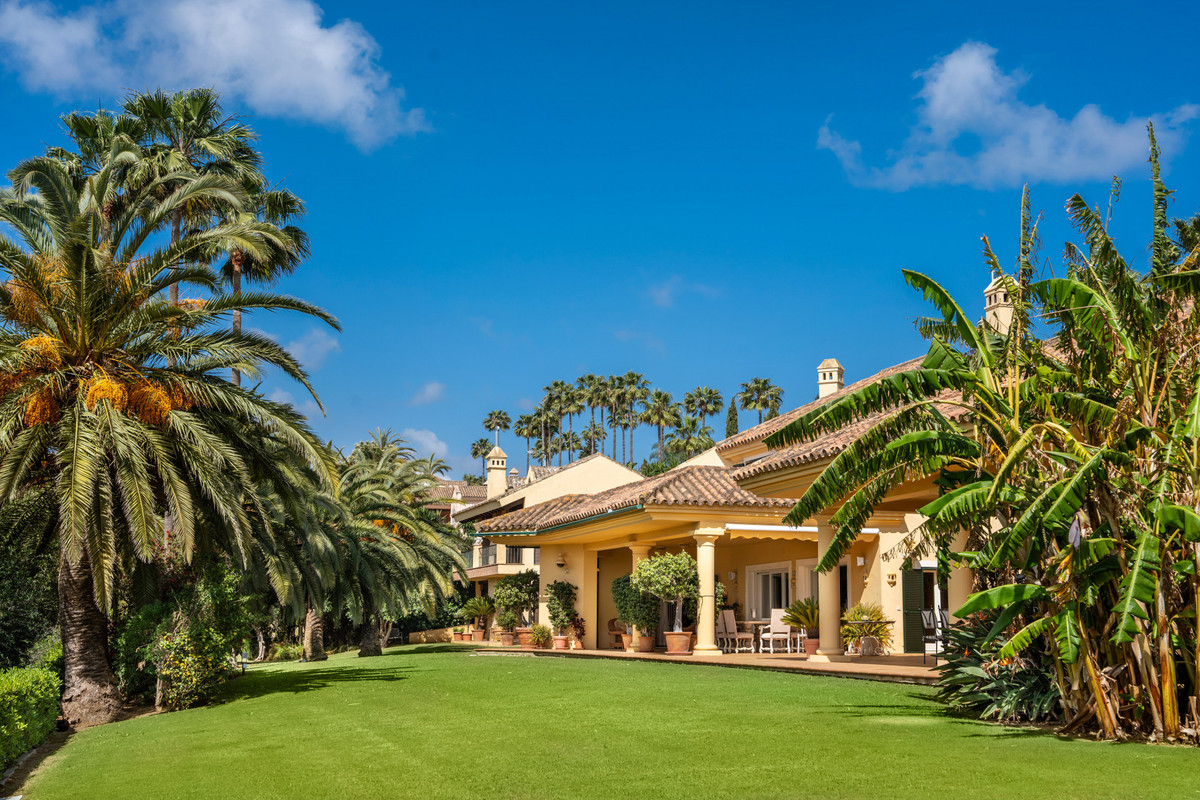 Se vende Villa - Chalet de 6 dormitorios en Costa Del Sol, Cadiz, España