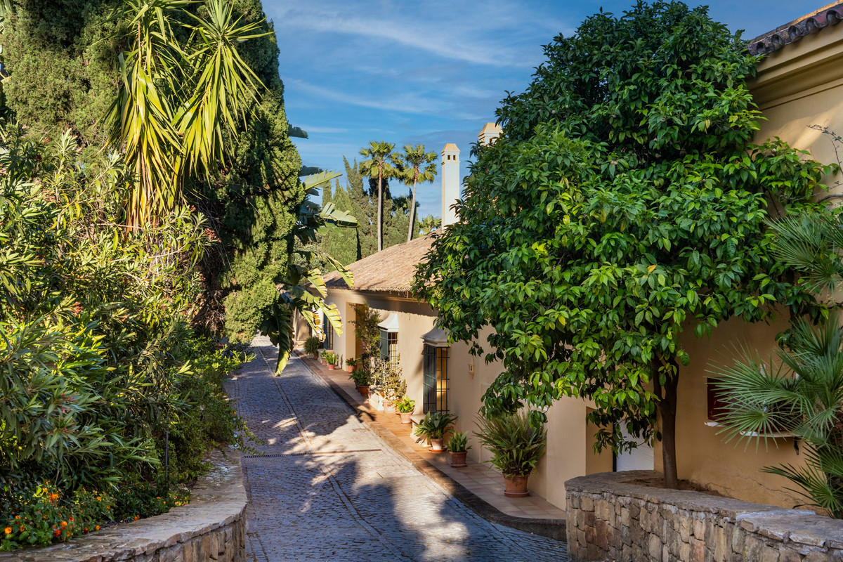 Se vende Villa - Chalet de 6 dormitorios en Costa Del Sol, Cadiz, España