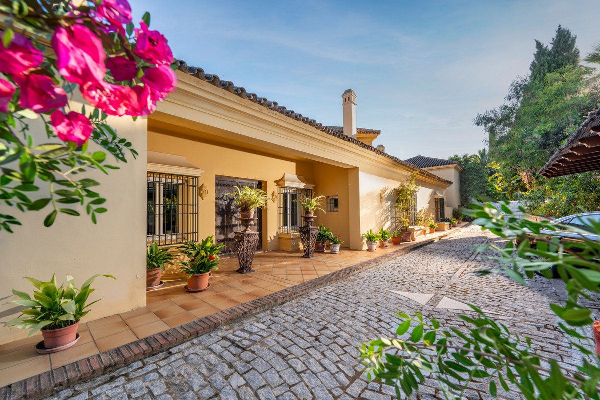 Se vende Villa - Chalet de 6 dormitorios en Costa Del Sol, Cadiz, España