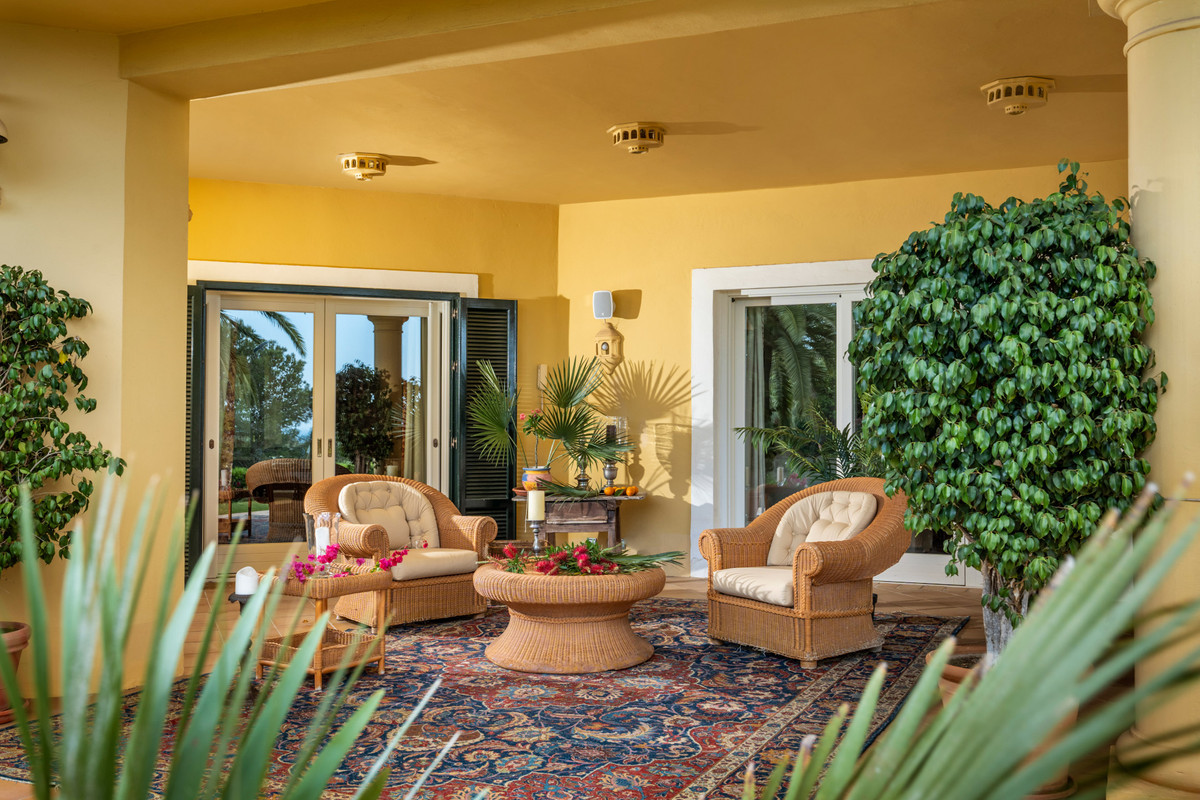 Se vende Villa - Chalet de 6 dormitorios en Costa Del Sol, Cadiz, España