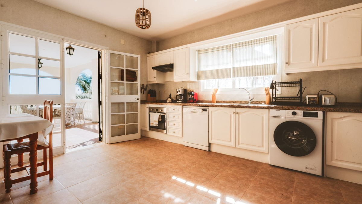 6 Bed Townhouse for sale in Marbella Costa Del Sol, Málaga, Spain