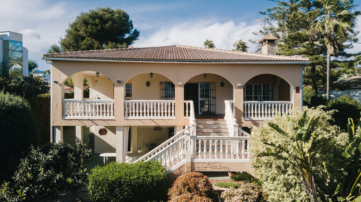 6 Bed Townhouse for sale in Marbella Costa Del Sol, Málaga, Spain