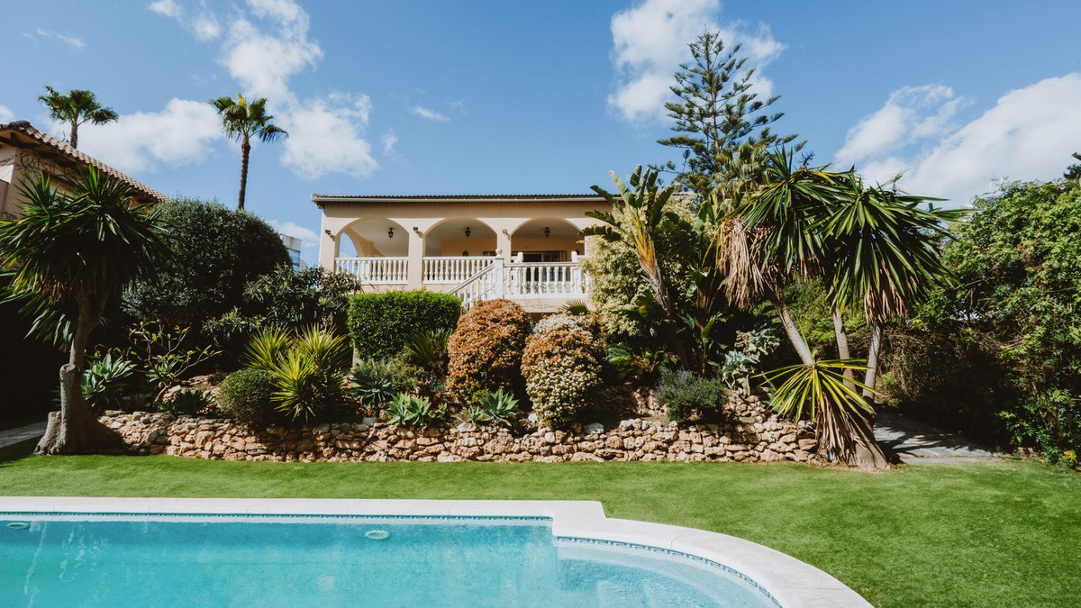 6 Bed Townhouse for sale in Marbella Costa Del Sol, Málaga, Spain
