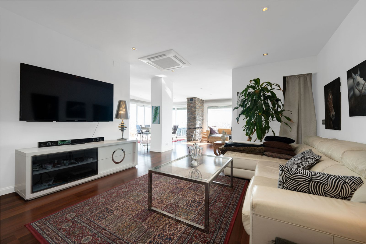 3 Bed Apartment for sale in Fuengirola Costa Del Sol, Málaga, Spain