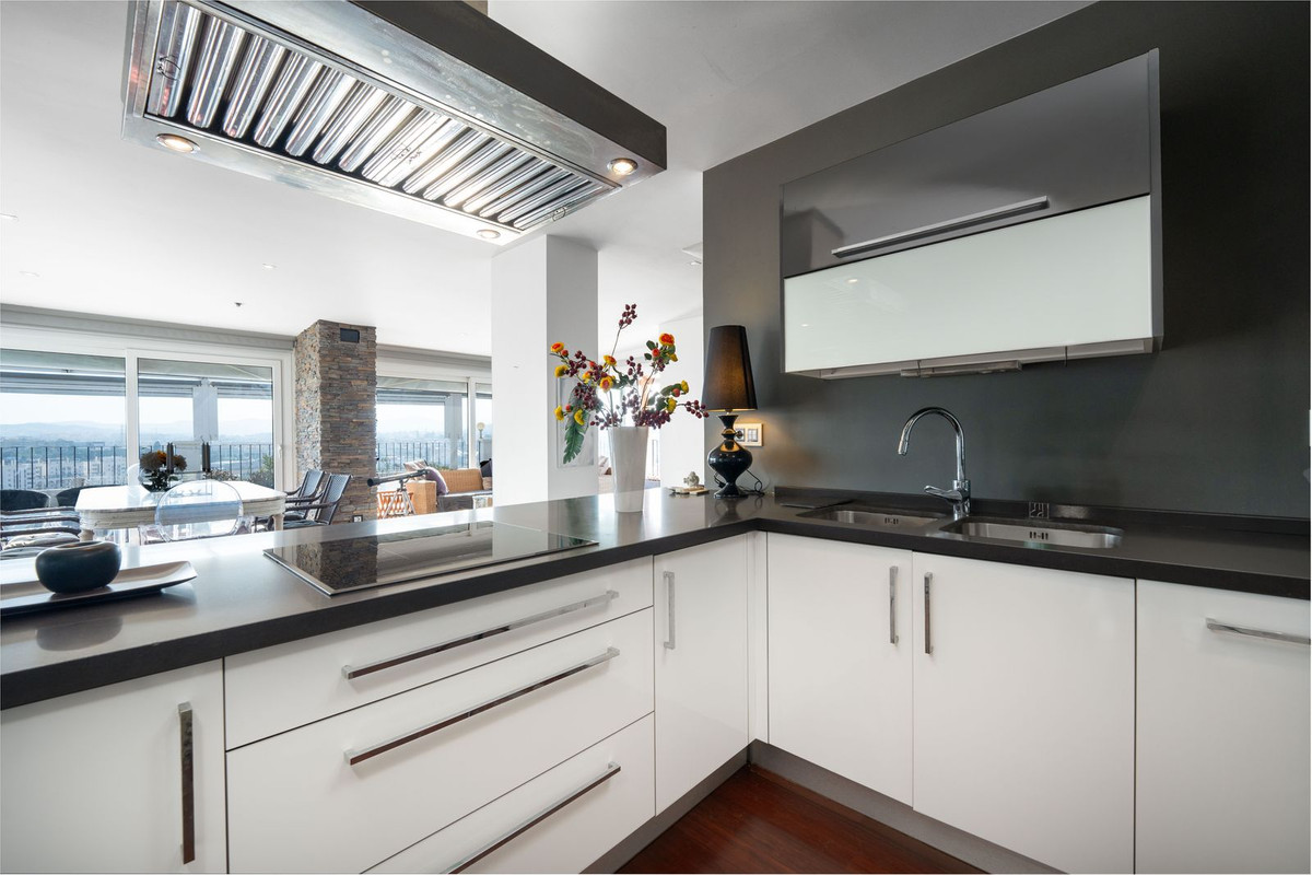 3 Bed Apartment for sale in Fuengirola Costa Del Sol, Málaga, Spain
