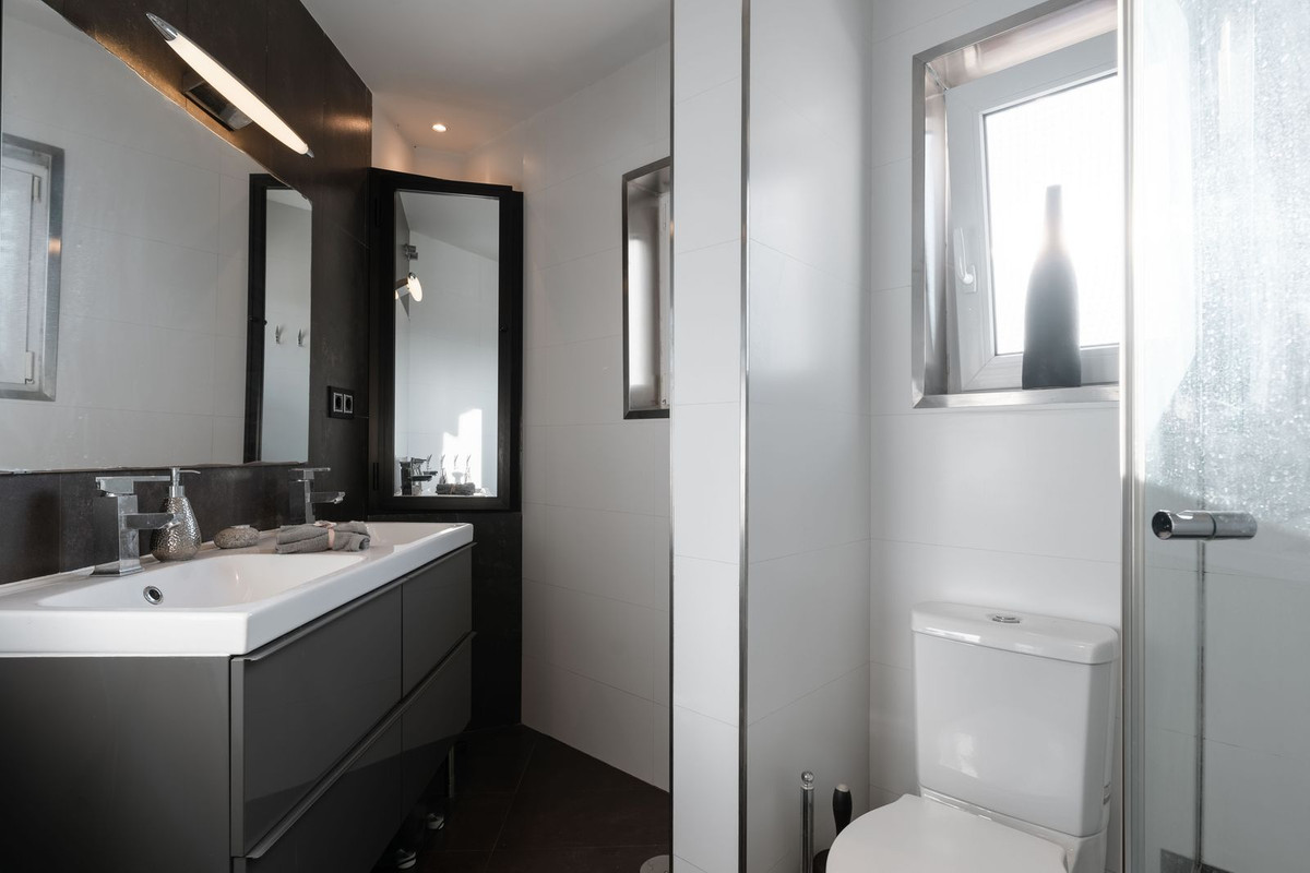 3 Bed Apartment for sale in Fuengirola Costa Del Sol, Málaga, Spain