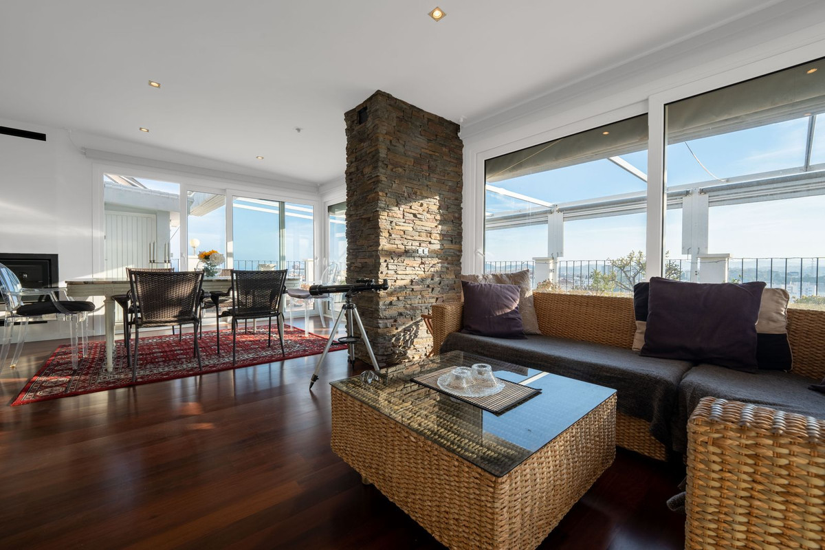 3 Bed Apartment for sale in Fuengirola Costa Del Sol, Málaga, Spain