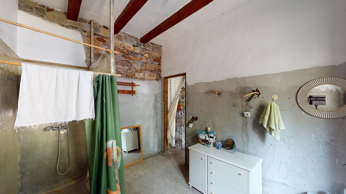 7 Bed Townhouse for sale in Moclinejo Costa Del Sol East, Málaga, Spain