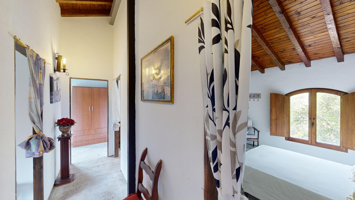 7 Bed Townhouse for sale in Moclinejo Costa Del Sol East, Málaga, Spain