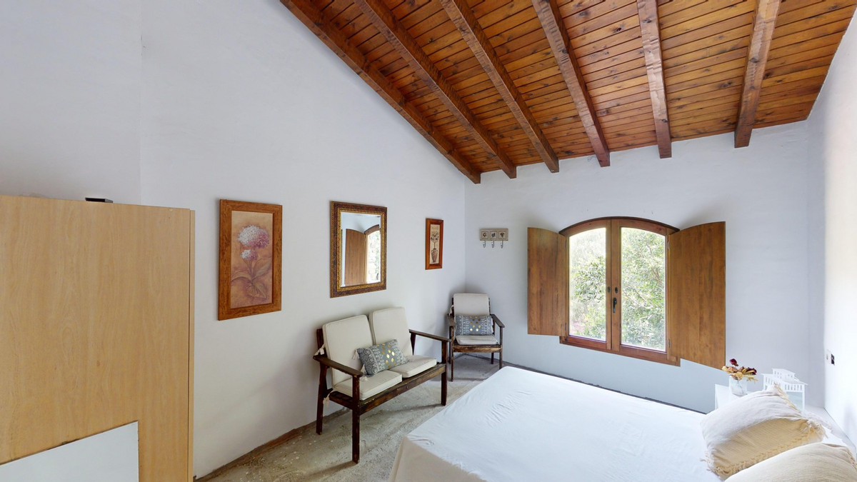 7 Bed Townhouse for sale in Moclinejo Costa Del Sol East, Málaga, Spain