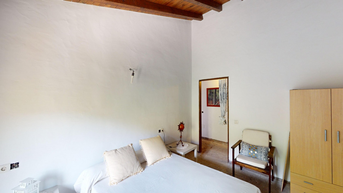 7 Bed Townhouse for sale in Moclinejo Costa Del Sol East, Málaga, Spain