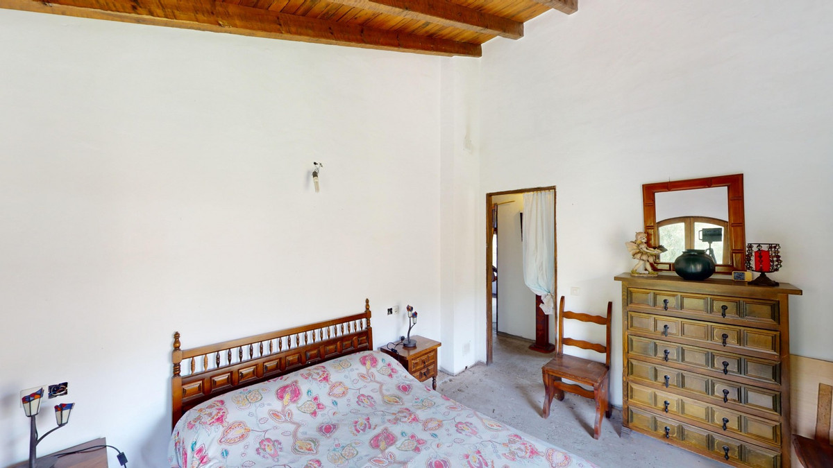 7 Bed Townhouse for sale in Moclinejo Costa Del Sol East, Málaga, Spain