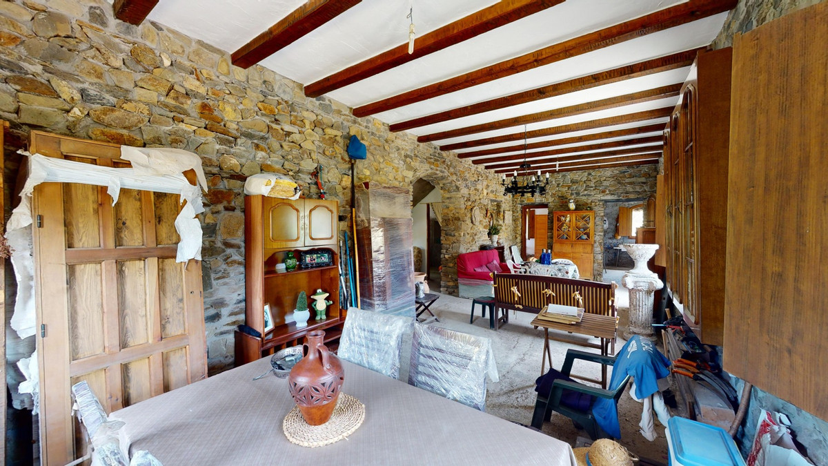7 Bed Townhouse for sale in Moclinejo Costa Del Sol East, Málaga, Spain