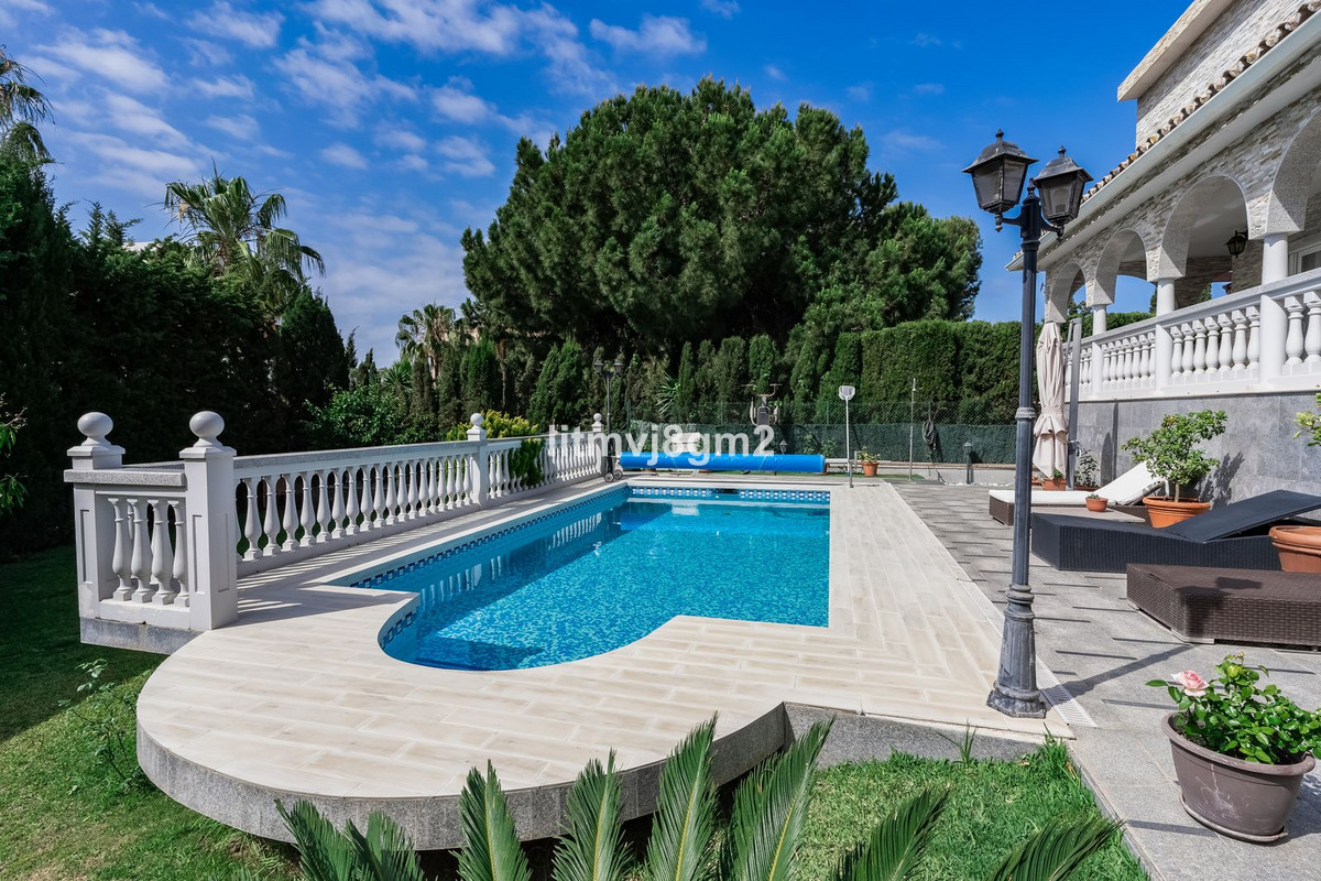 Se vende Villa - Chalet de 4 dormitorios en Costa Del Sol, Málaga, España