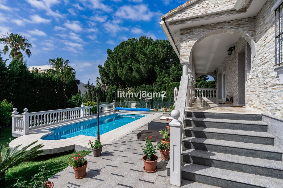Se vende Villa - Chalet de 4 dormitorios en Costa Del Sol, Málaga, España