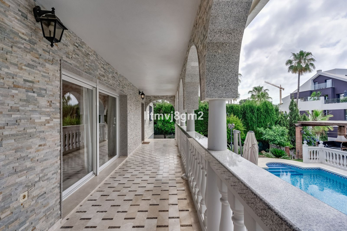 Se vende Villa - Chalet de 4 dormitorios en Costa Del Sol, Málaga, España
