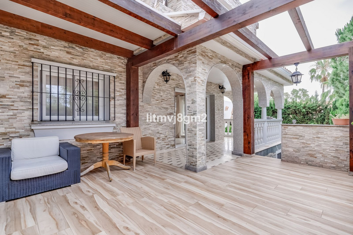 Se vende Villa - Chalet de 4 dormitorios en Costa Del Sol, Málaga, España