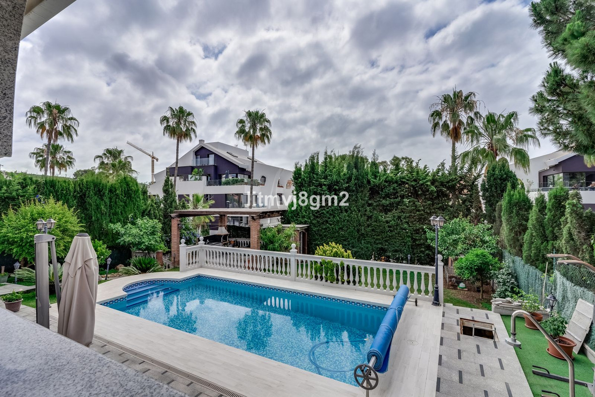 Se vende Villa - Chalet de 4 dormitorios en Costa Del Sol, Málaga, España