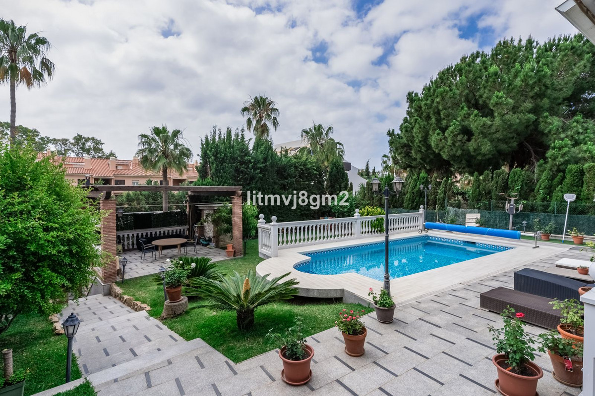 Se vende Villa - Chalet de 4 dormitorios en Costa Del Sol, Málaga, España