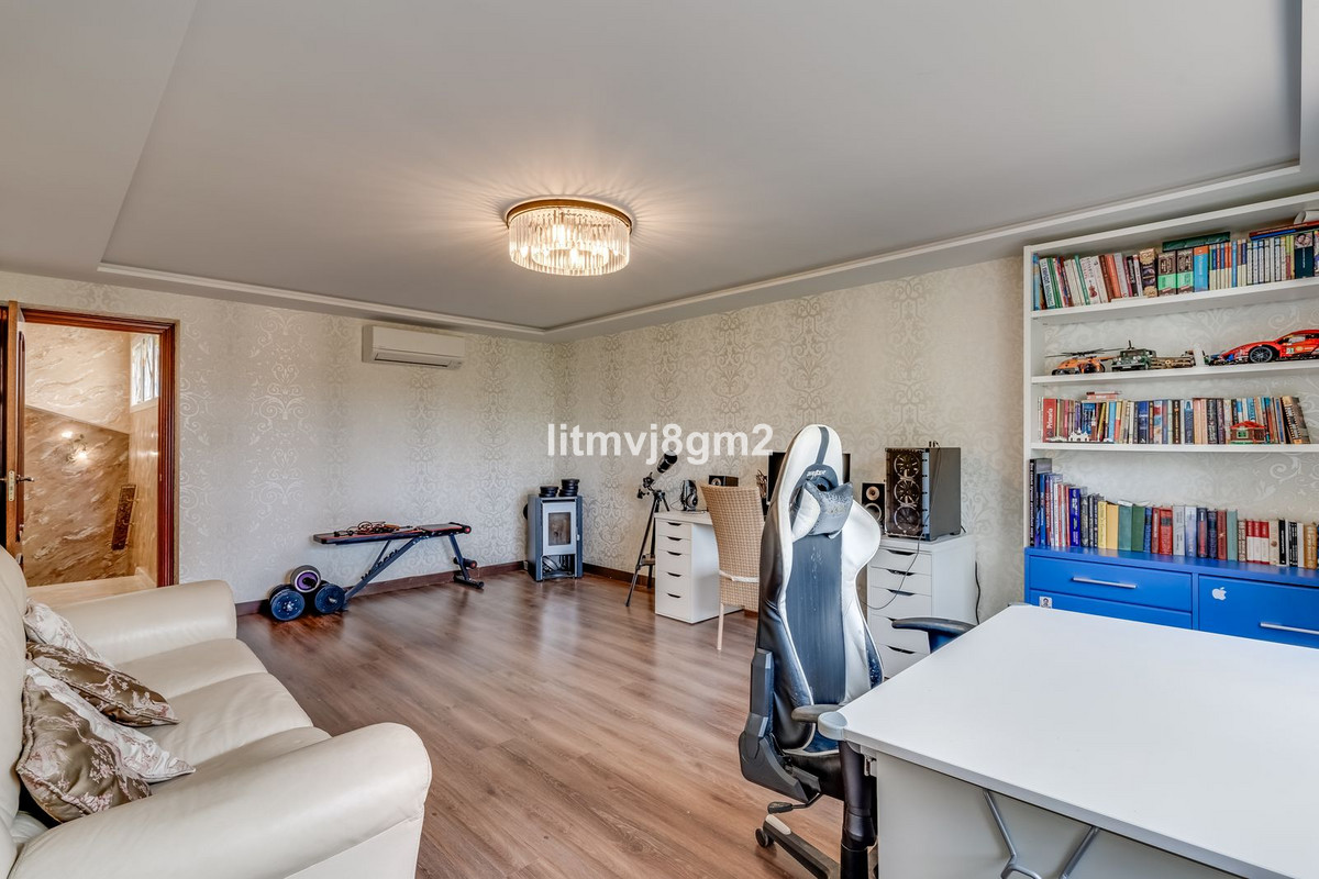 Se vende Villa - Chalet de 4 dormitorios en Costa Del Sol, Málaga, España