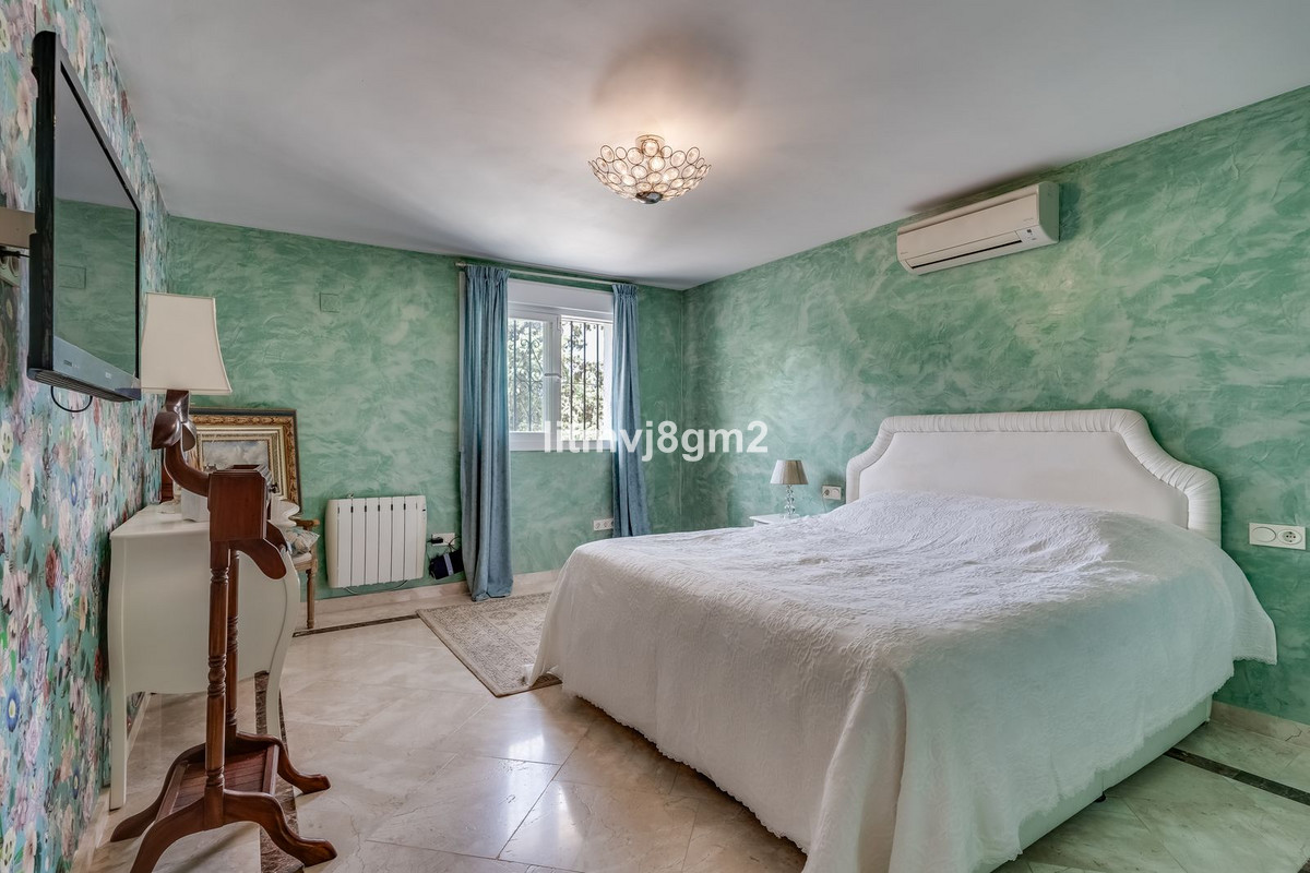 Se vende Villa - Chalet de 4 dormitorios en Costa Del Sol, Málaga, España
