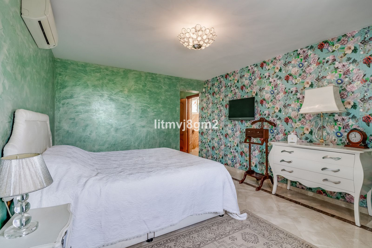 Se vende Villa - Chalet de 4 dormitorios en Costa Del Sol, Málaga, España