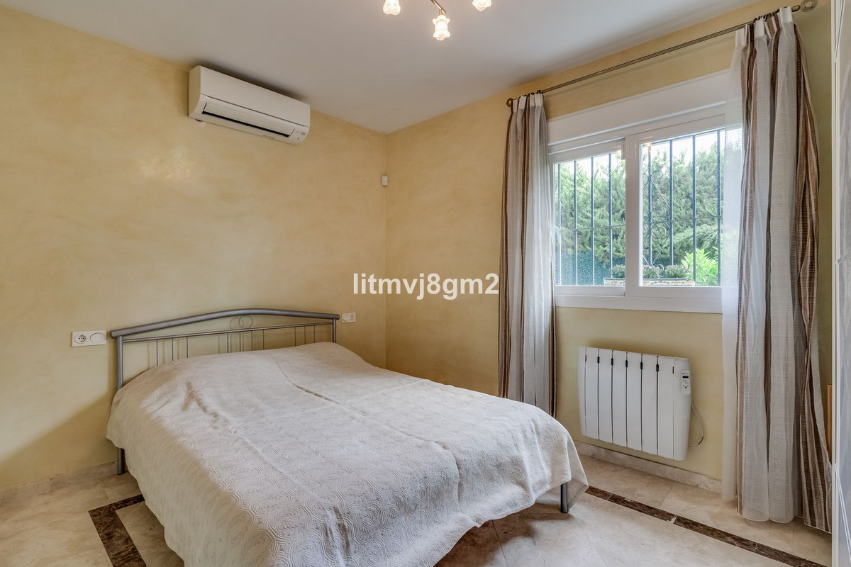 Se vende Villa - Chalet de 4 dormitorios en Costa Del Sol, Málaga, España