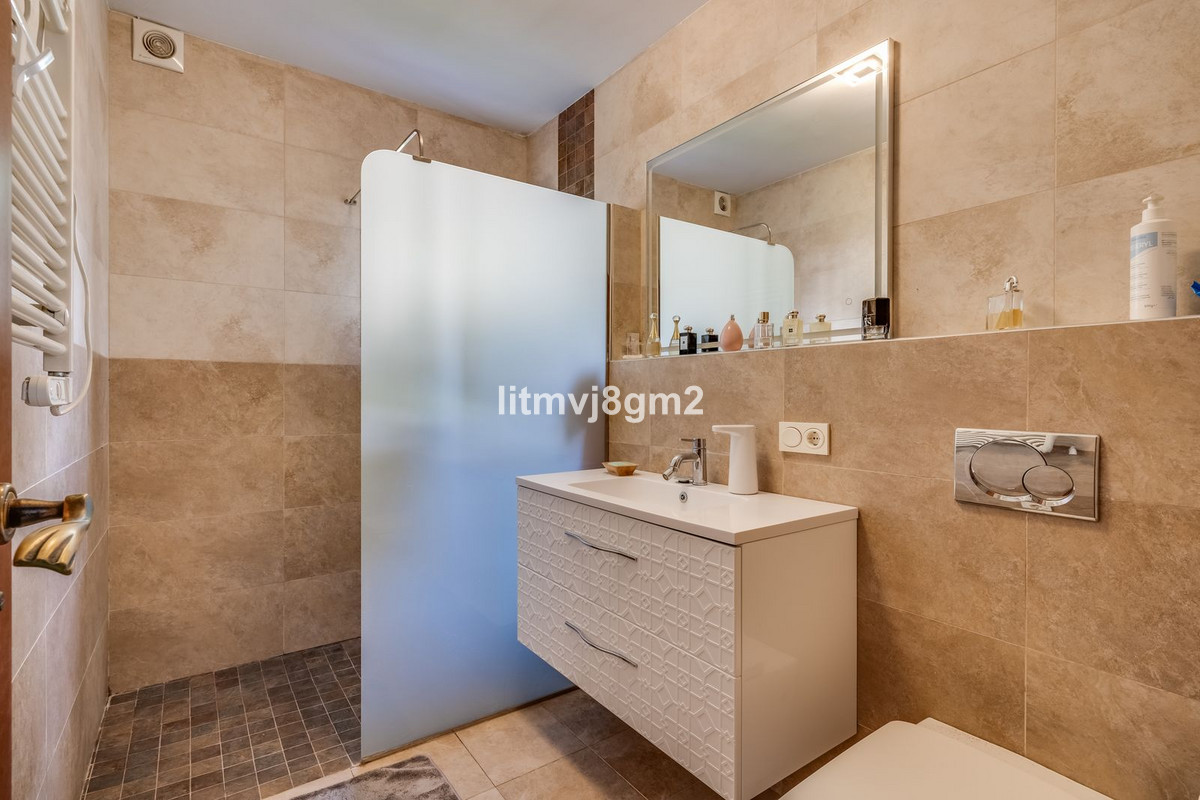 Se vende Villa - Chalet de 4 dormitorios en Costa Del Sol, Málaga, España