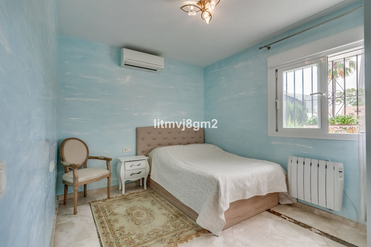 Se vende Villa - Chalet de 4 dormitorios en Costa Del Sol, Málaga, España
